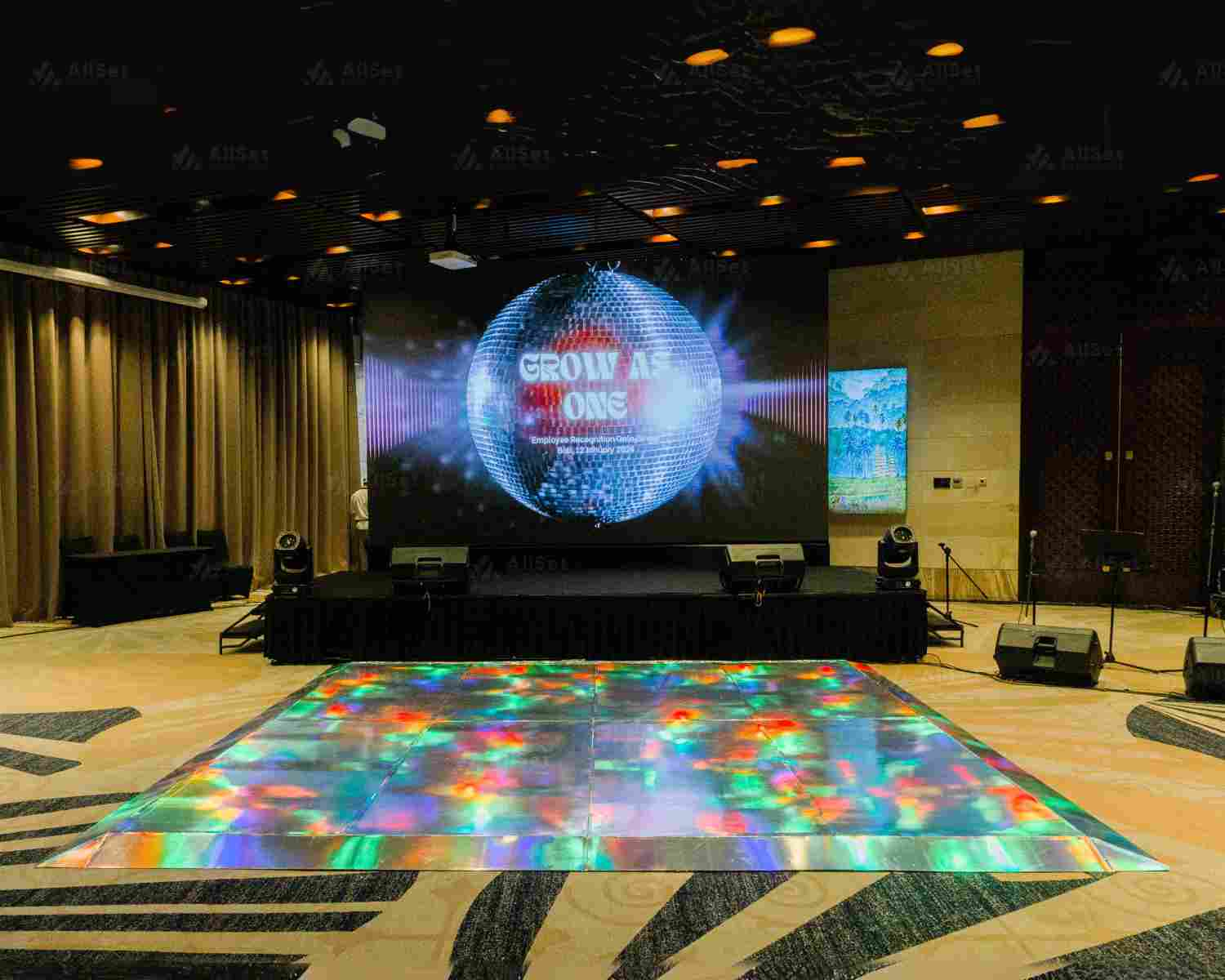 Holographic Dance Floor